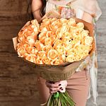 Букет из 51 розы Аваланж Пич (кремовая) 60 см