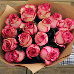 Букет из 25 роз Джамиля (двухцветная) 50 см