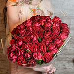 Букет из 51 розы Черри (вишневая) 50 см